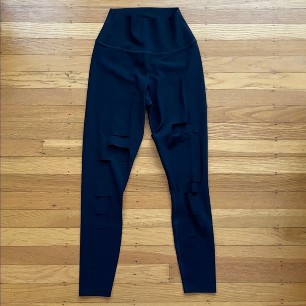 Ripped Warrior Alo Yoga Capris Black XXS